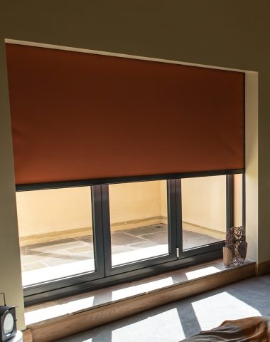 Indoor roller blind blackout