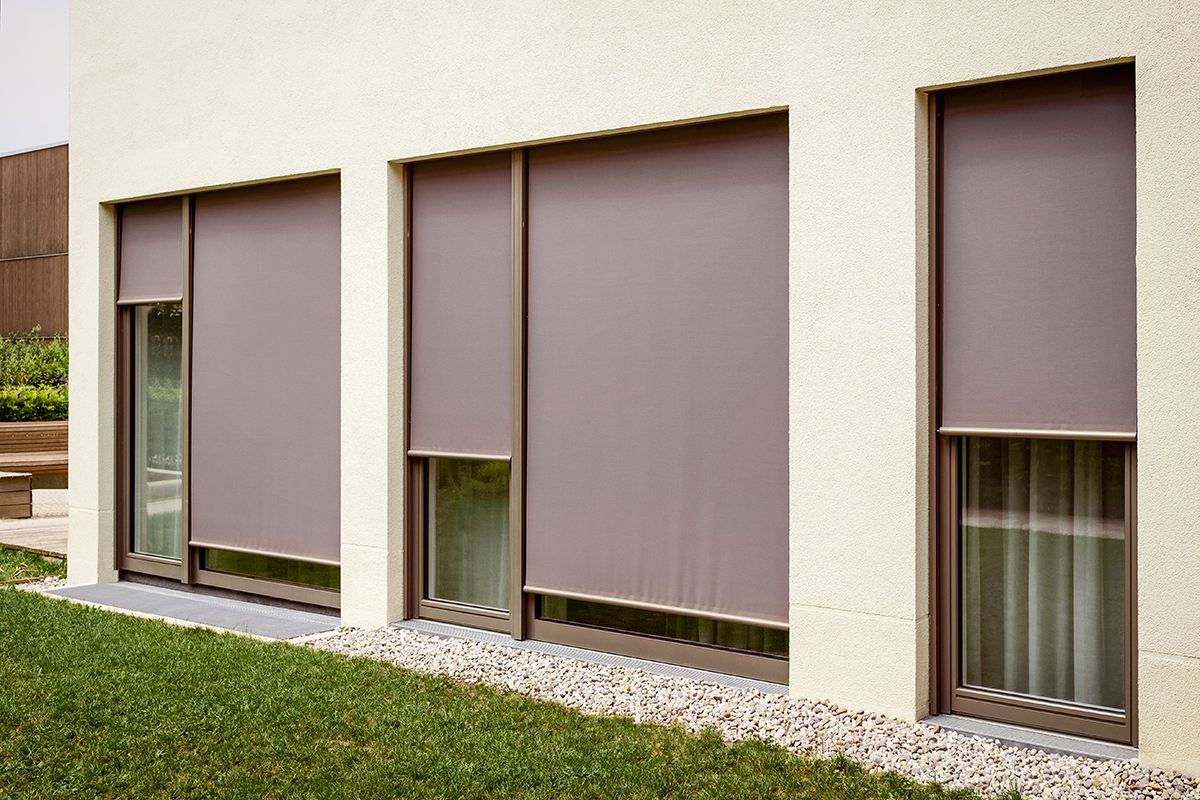 Blinds for passive heating
