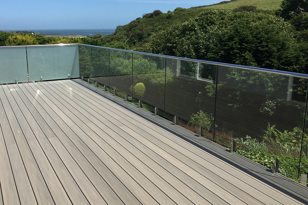 Fixed glass balustrade