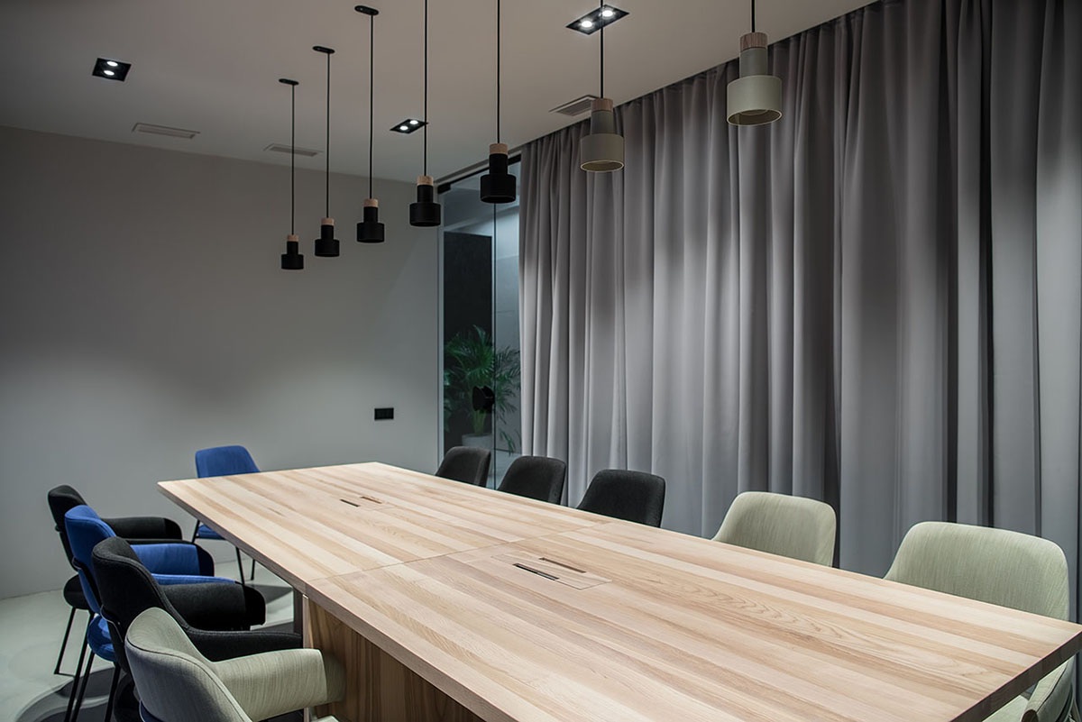 Smart electric curtain tracks